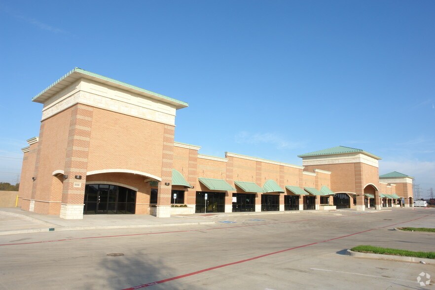 5145 Lake Ridge Pky, Grand Prairie, TX for lease - Building Photo - Image 1 of 3