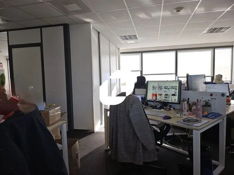 Office in Montpellier for lease - Interior Photo - Image 2 of 9