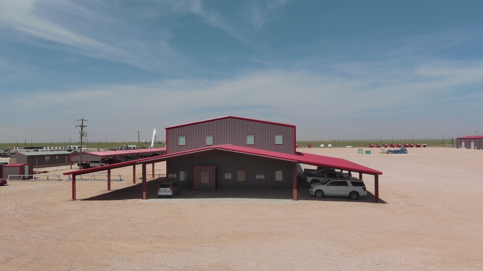 8211 E County Road 62, Midland, TX à vendre - Photo du bâtiment - Image 2 de 84