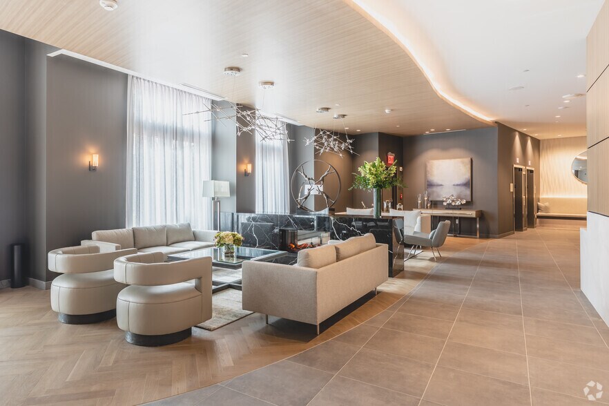 100 Village Sq, Glen Cove, NY à louer - Hall d’entrée - Image 3 de 10