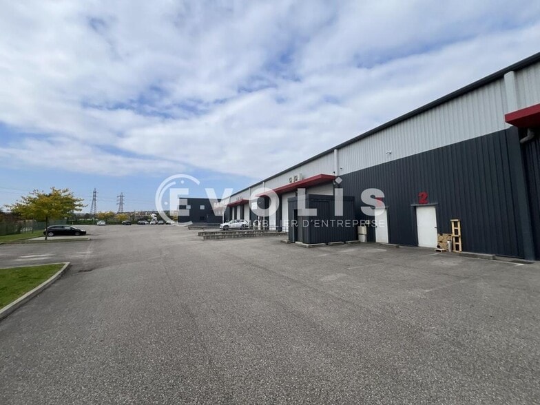 13 Rue De Savoie, Saint-Quentin-Fallavier for lease - Building Photo - Image 3 of 17