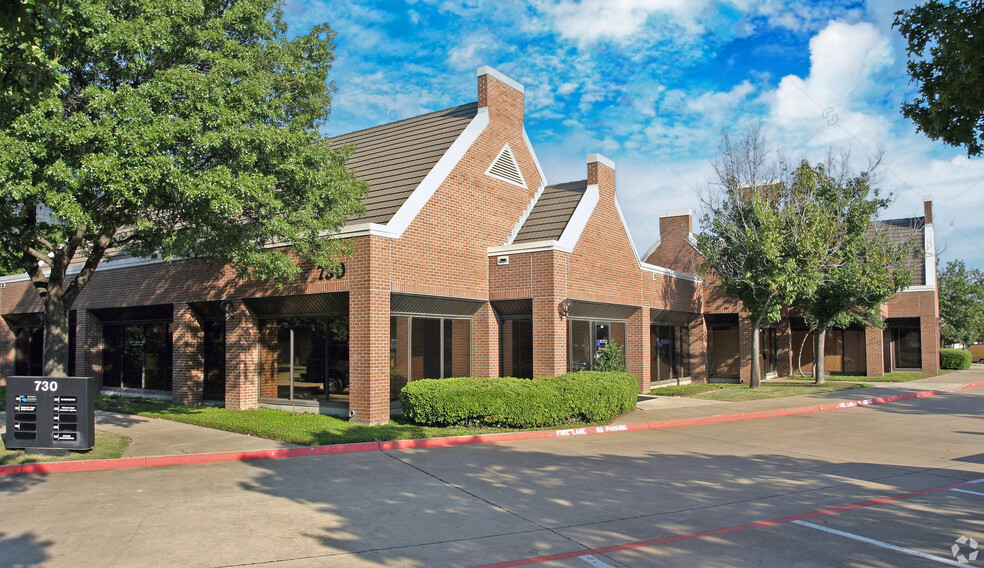 700-730 E Park Blvd, Plano, TX for lease - Building Photo - Image 3 of 5