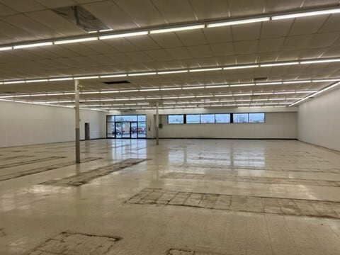 390 W Chrysler Dr, Belvidere, IL for sale Interior Photo- Image 1 of 4