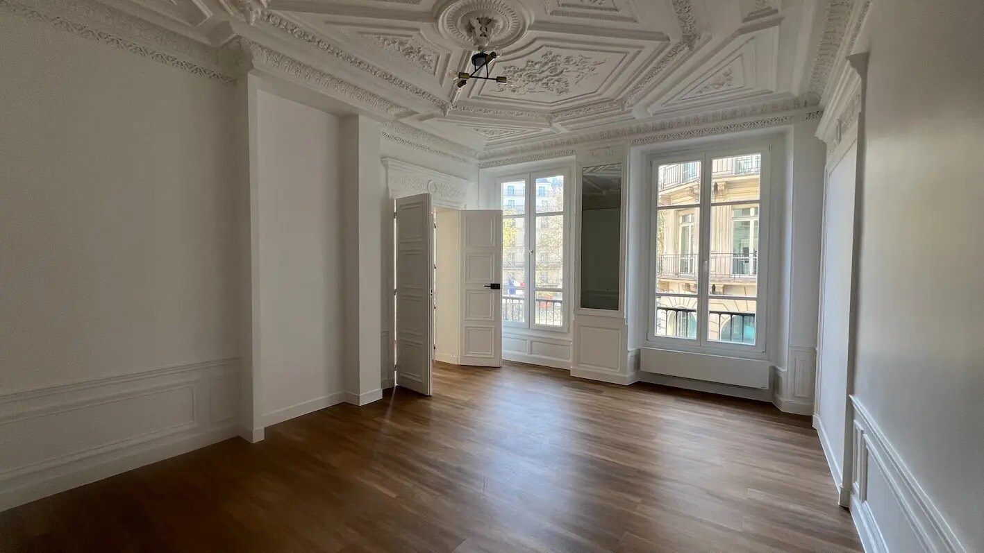 Office in Paris for lease Interior Photo- Image 1 of 6