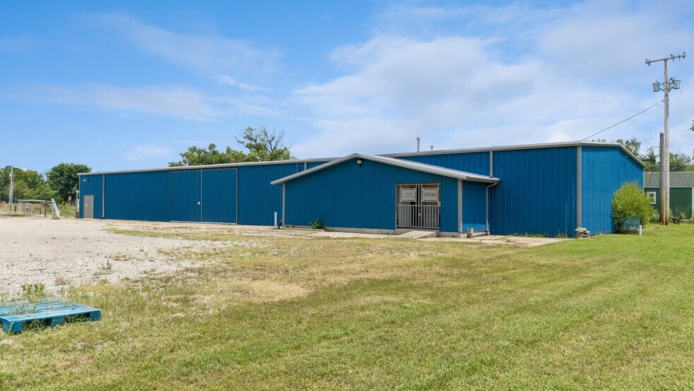 1422 E Fairview Ave, Nowata, OK à vendre - Photo du bâtiment - Image 1 de 32