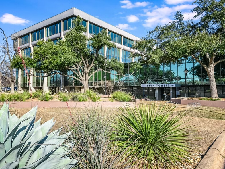 1106 Clayton Ln, Austin, TX for lease - Building Photo - Image 2 of 8