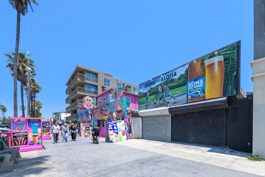 2013 Ocean Front Walk, Venice, CA à vendre - Photo du bâtiment - Image 2 de 11