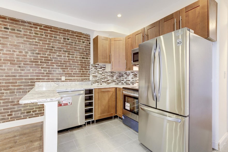 335 H St NE, Washington, DC à vendre - Photo du bâtiment - Image 3 de 4