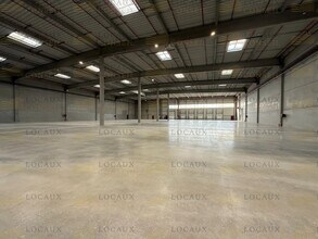 Industriel dans Le Thillay à louer Photo intérieure- Image 2 de 4