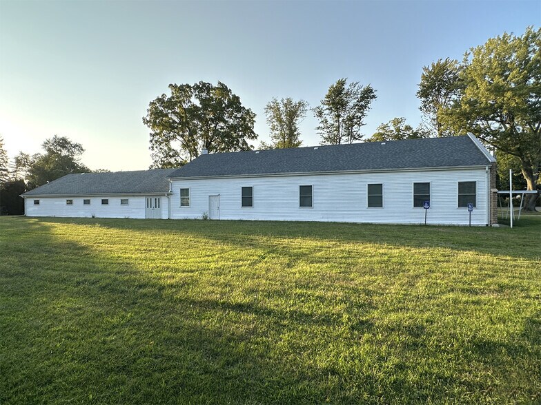 68740 East St, Edwardsburg, MI à vendre - Photo du bâtiment - Image 2 de 25