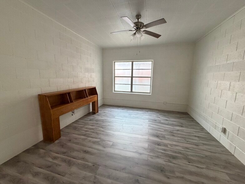 204 Senter Ave, Omaha, TX à vendre - Photo intérieure - Image 3 de 27