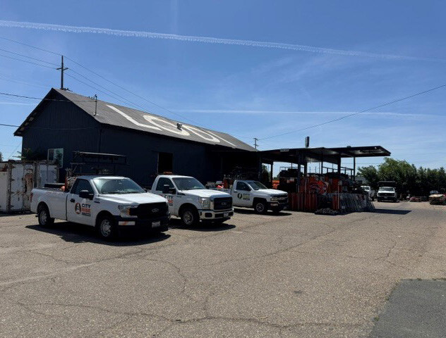 680-686 E Lockeford St and 925 E Victor Rd, Lodi, CA for sale - Building Photo - Image 3 of 11