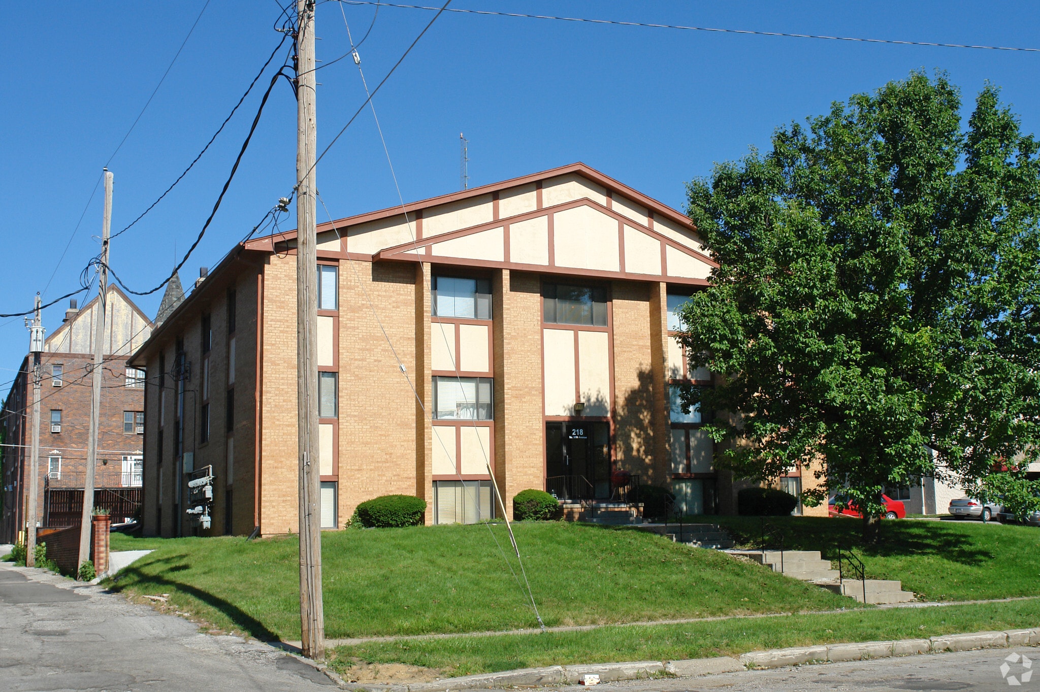 218 S 38th St, Omaha, NE for sale Primary Photo- Image 1 of 10