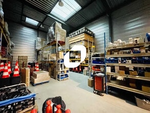 Flex in Chaponost for lease Interior Photo- Image 1 of 5