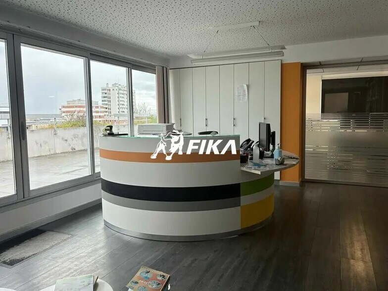 Office in Toulouse for lease - Building Photo - Image 2 of 8