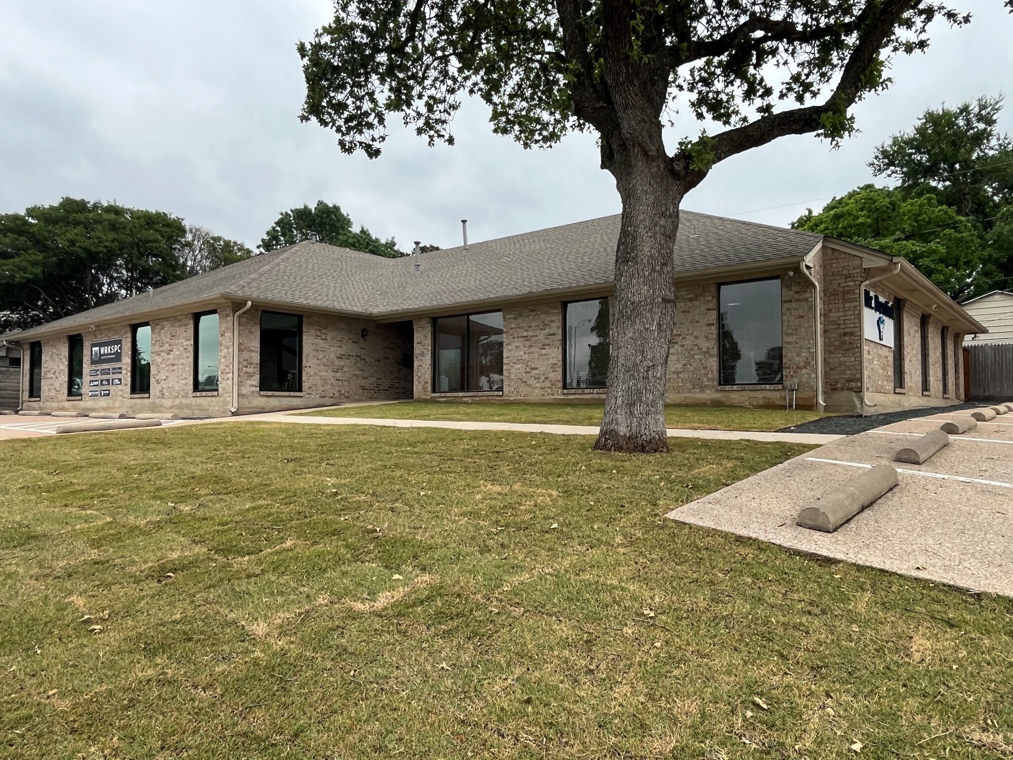 615 W Harwood Rd, Hurst, TX for lease Primary Photo- Image 1 of 28