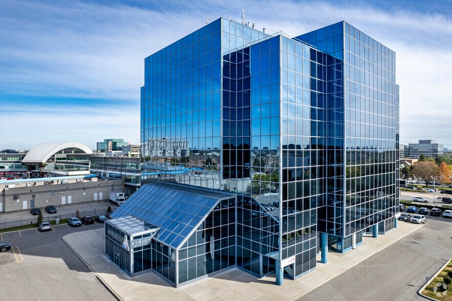 15 Wertheim Ct, Richmond Hill, ON à vendre - Photo du bâtiment - Image 2 de 7