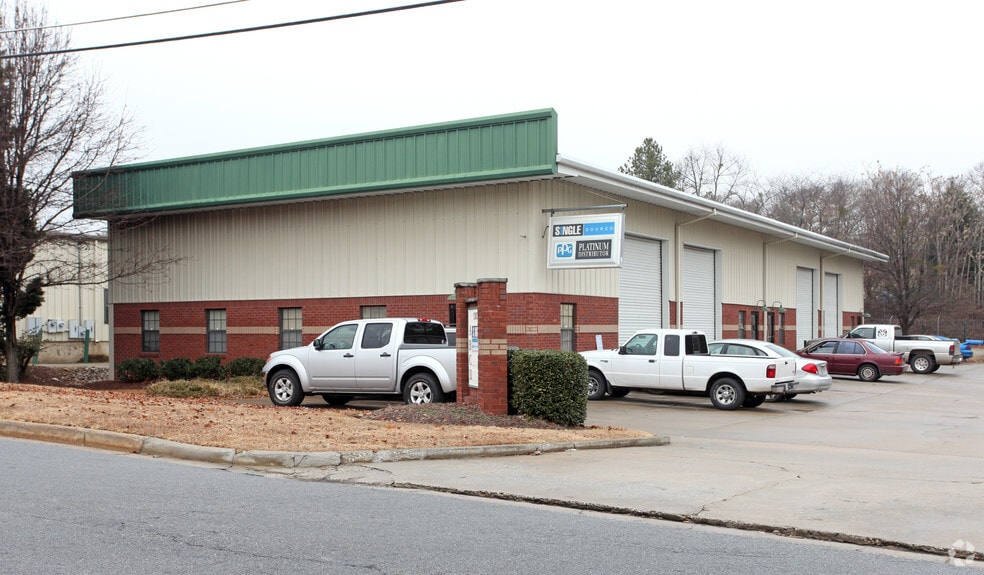 1303 Olympic Ct SW, Conyers, GA for sale - Primary Photo - Image 1 of 2