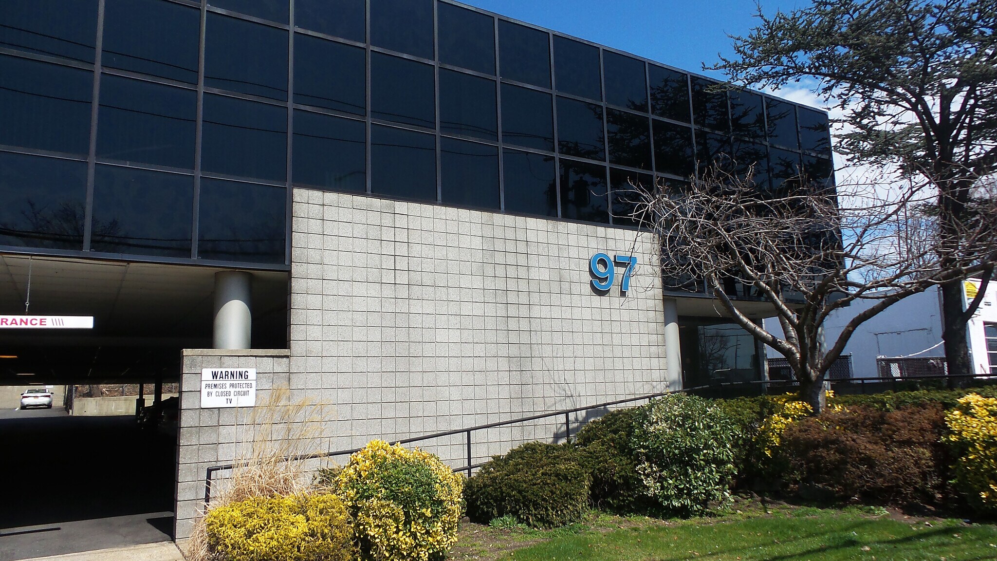 97 Powerhouse Rd, Roslyn Heights, NY à vendre Photo du bâtiment- Image 1 de 1