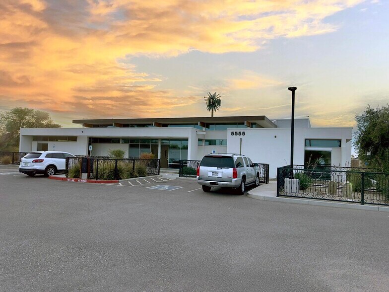 5555 E Baseline Rd, Mesa, AZ à vendre - Photo du bâtiment - Image 2 de 17