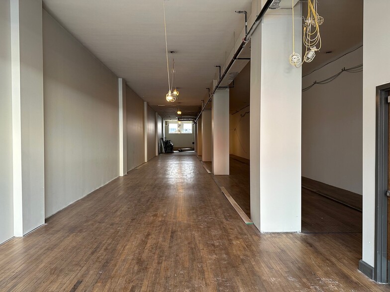 1620 5th Ave, Moline, IL for lease - Interior Photo - Image 2 of 11