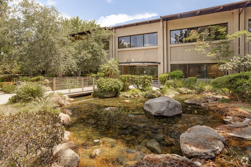 2969 Prospect Park Dr, Rancho Cordova, CA à louer - Photo du bâtiment - Image 1 de 6