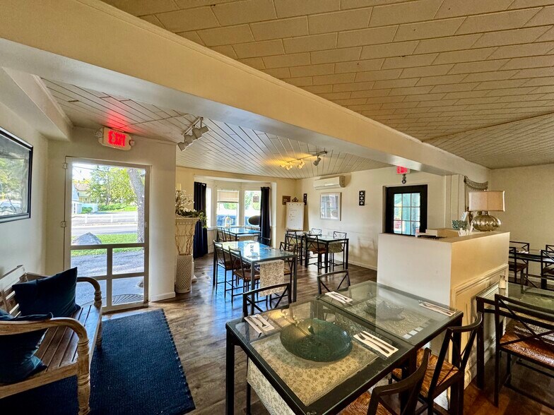 749 Mount Sinai Coram Rd, Mount Sinai, NY à vendre - Photo du bâtiment - Image 2 de 11