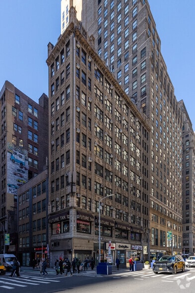 526 Seventh Ave, New York, NY for lease - Building Photo - Image 3 of 5