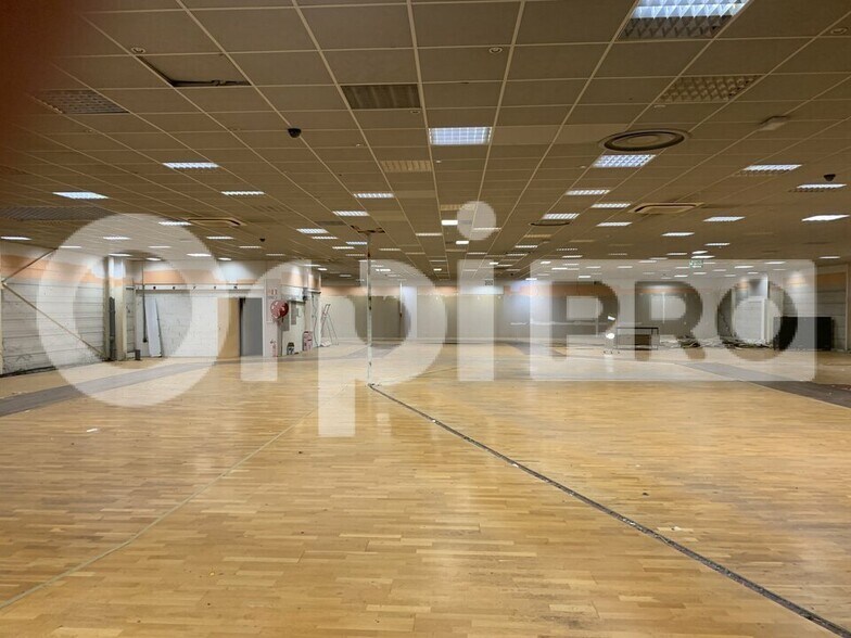 Retail in Vendenheim for lease - Interior Photo - Image 1 of 3