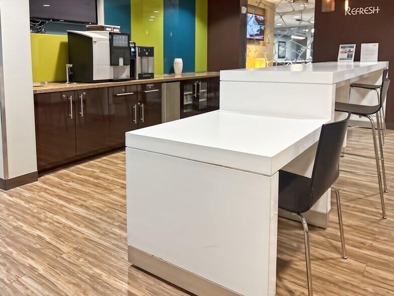 8280 willow oaks corporate Dr, Fairfax, VA for lease - Interior Photo - Image 2 of 13