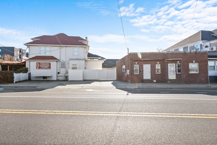 70 Park Ave, Bay Shore, NY for sale - Building Photo - Image 3 of 38