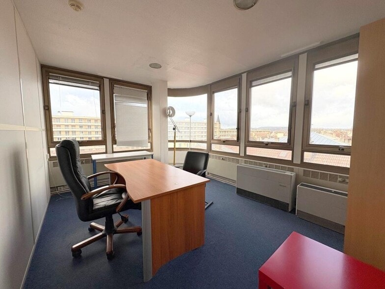 Bureau dans Poissy à vendre - Photo intérieure - Image 2 de 5