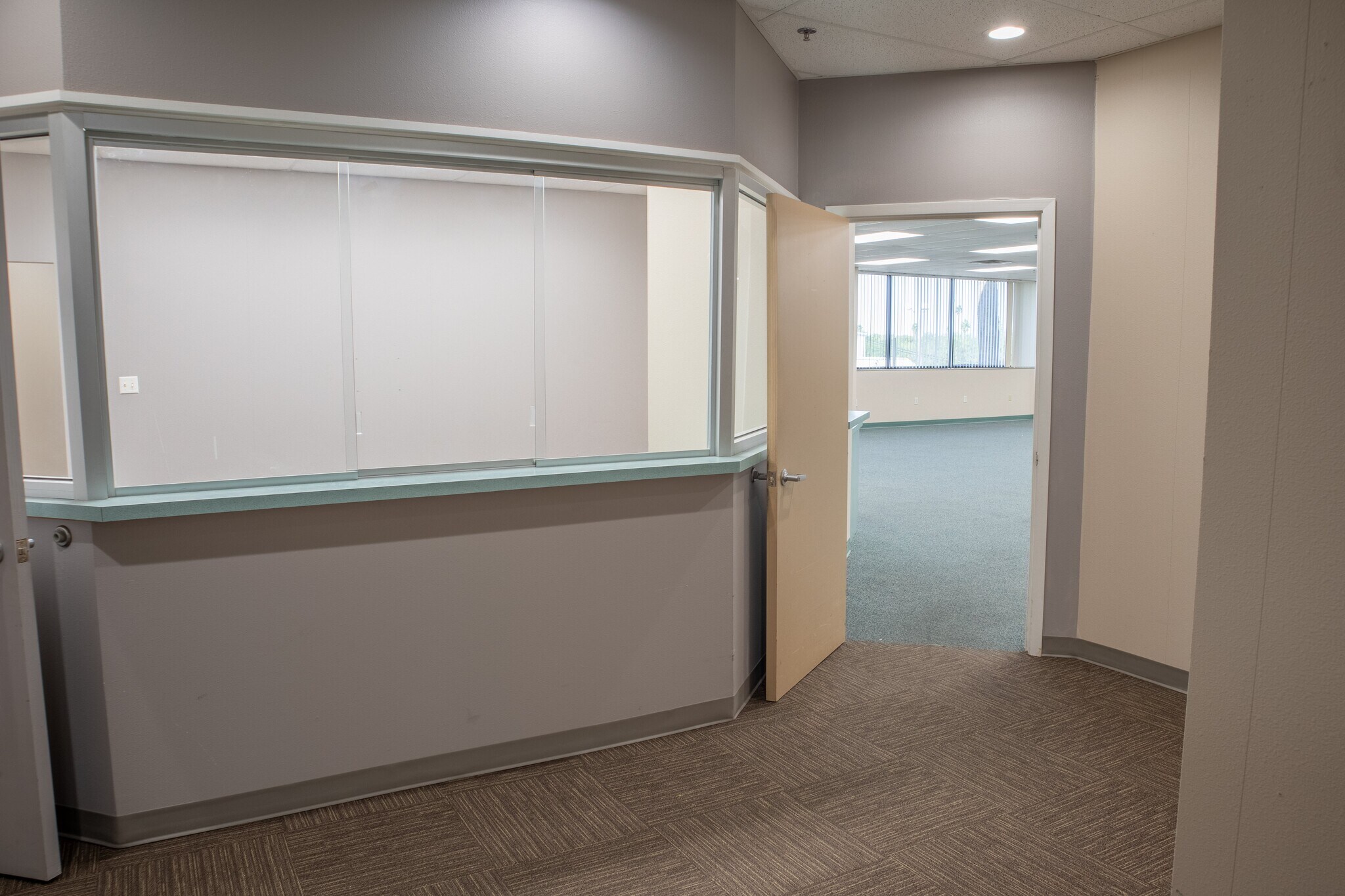 1205 N Ed Carey Dr, Harlingen, TX à louer Photo du bâtiment- Image 1 de 10