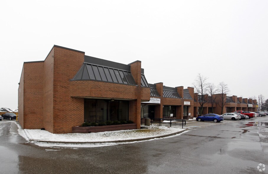 35 Van Kirk Dr, Brampton, ON à vendre - Photo du bâtiment - Image 2 de 3