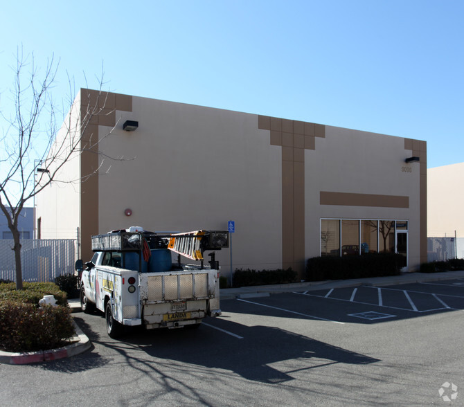 9096 Elkmont Way, Elk Grove, CA for lease - Building Photo - Image 2 of 2