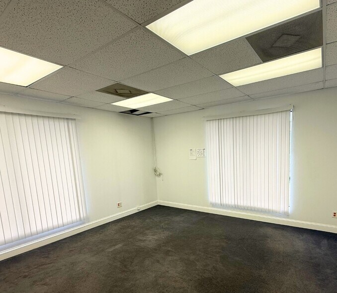 5031 SE Federal Hwy, Stuart, FL à louer - Photo intérieure - Image 3 de 5