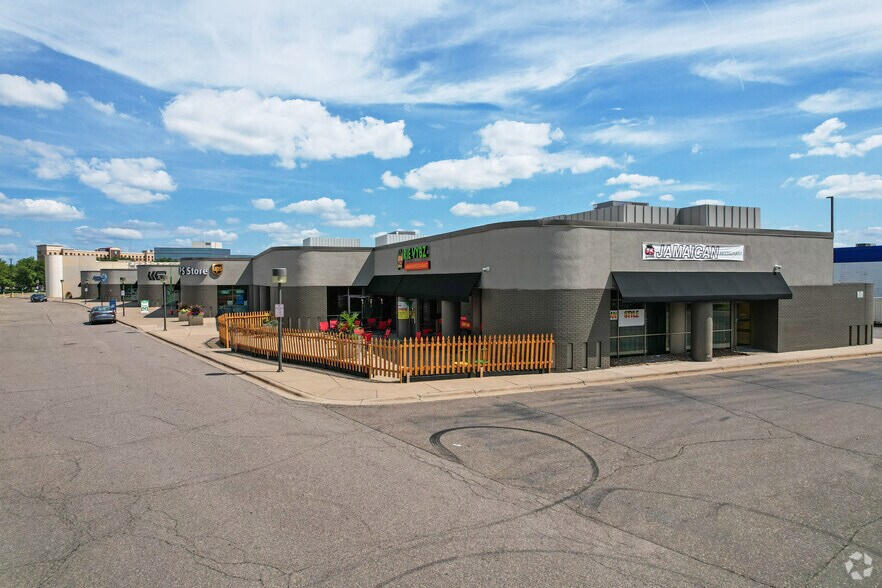 6050 Shingle Creek Pky, Brooklyn Center, MN à louer - Photo du bâtiment - Image 2 de 9