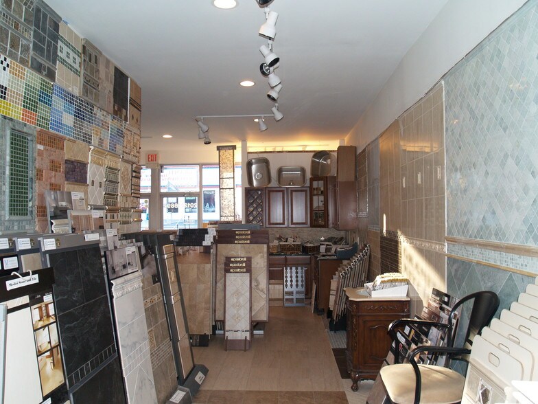 960-964 Kinderkamack Rd, River Edge, NJ à louer - Photo du bâtiment - Image 3 de 13