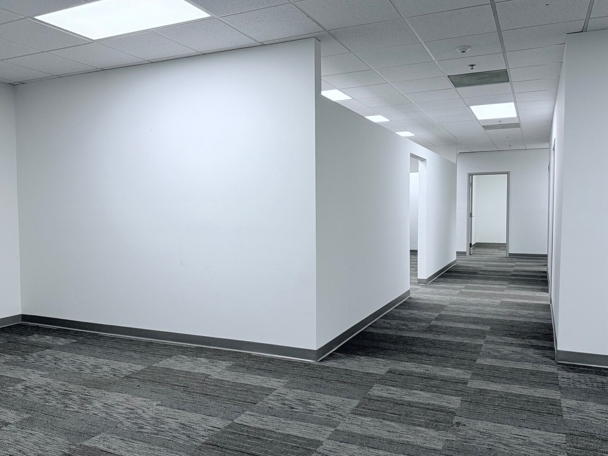 4406 W Linebaugh Ave, Tampa, FL for lease Interior Photo- Image 1 of 8