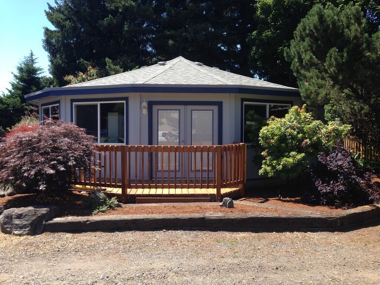 1675 NE Hogan Dr, Gresham, OR à vendre - Photo du bâtiment - Image 2 de 8