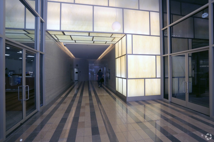 201 Santa Monica Blvd, Santa Monica, CA for lease - Lobby - Image 2 of 9