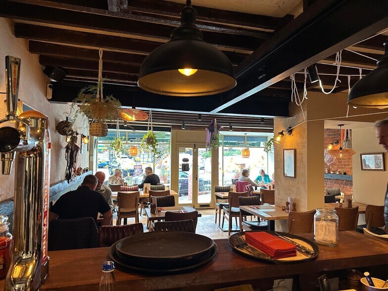 1 Station Hill, Cookham, Maidenhead for sale - Building Photo - Image 3 of 6