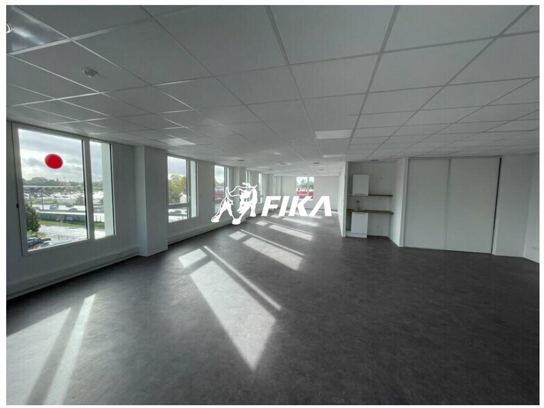 Bureau dans Villenave-d'Ornon à vendre - Photo du bâtiment - Image 1 de 12