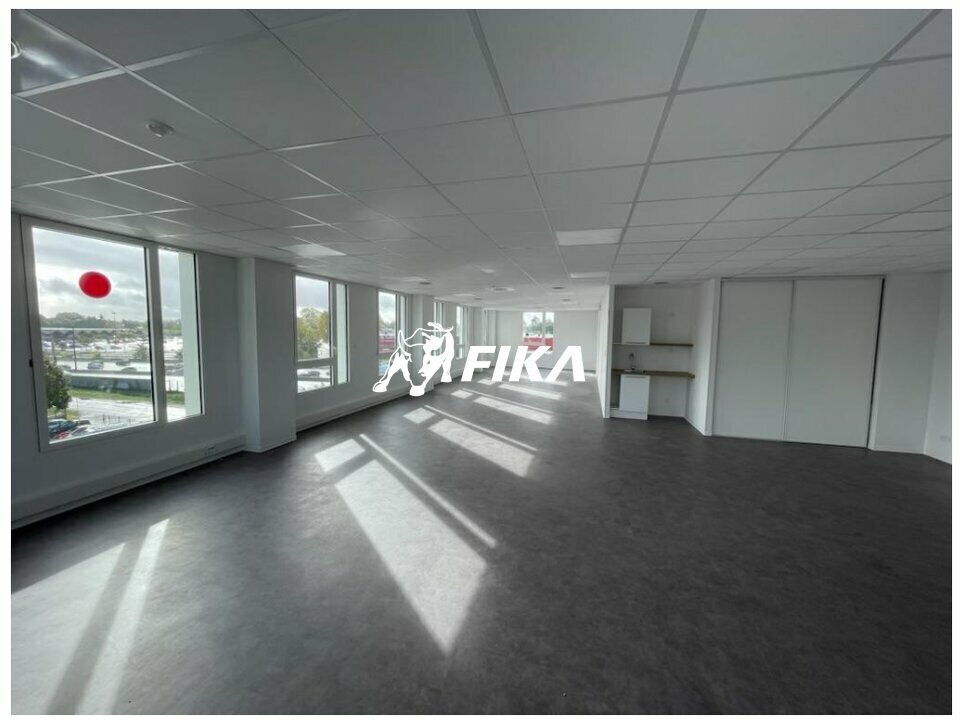 Office in Villenave-d'Ornon for sale Building Photo- Image 1 of 13