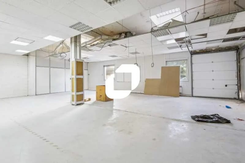 Office in Nanterre for lease - Interior Photo - Image 3 of 10