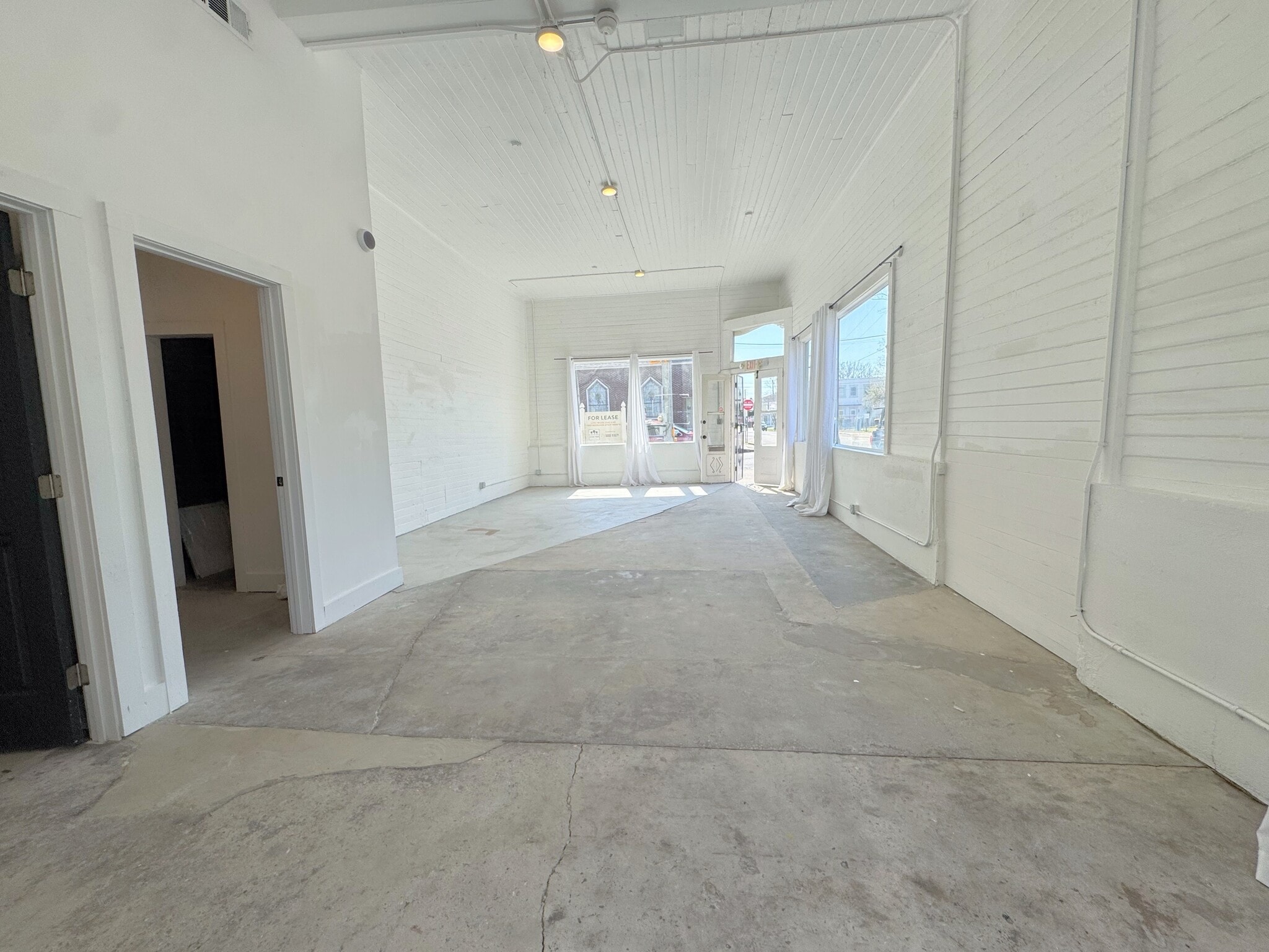602 E Henry St, Savannah, GA for lease Interior Photo- Image 1 of 7