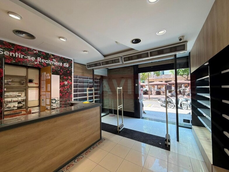 Retail in Barcelona, Barcelona for lease - Interior Photo - Image 3 of 4