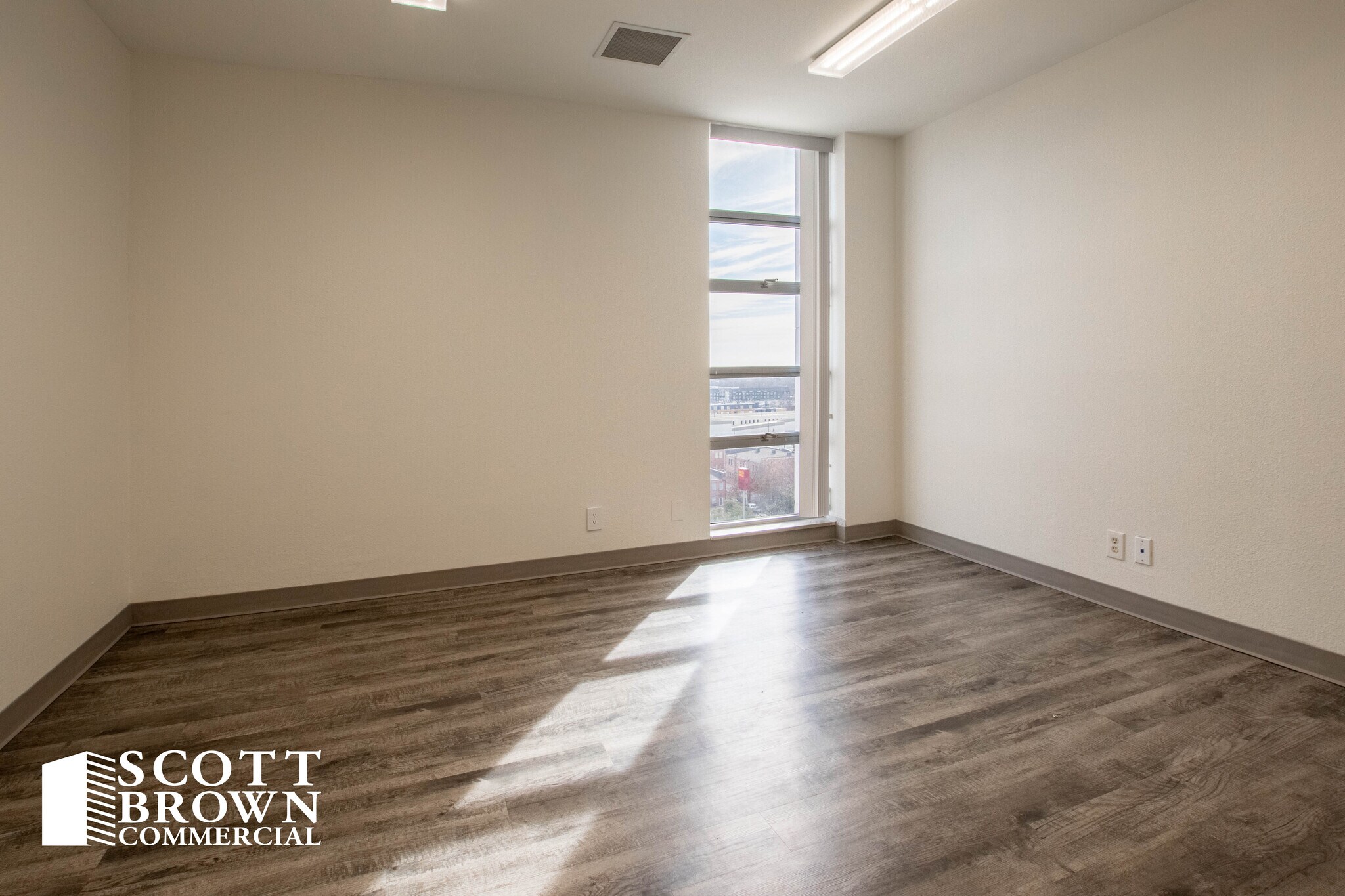 101 S Locust St, Denton, TX à louer Photo intérieure- Image 1 de 4