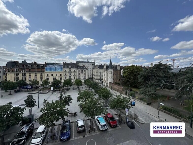 Office in Rennes for lease - Building Photo - Image 1 of 5