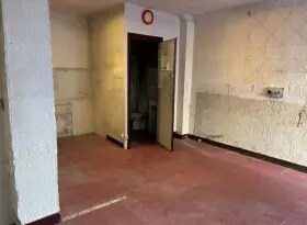 Retail in Paris for lease - Interior Photo - Image 2 of 5